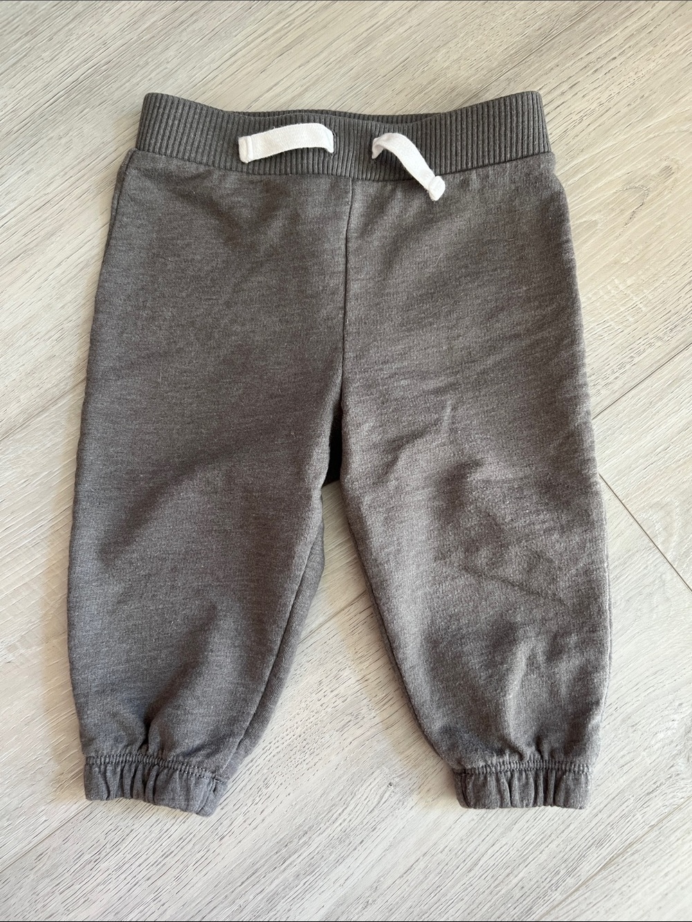 💋3/$10💋Joe Fresh Baby Grey & White Drawstring Jogger Pants Size 6-12 Months